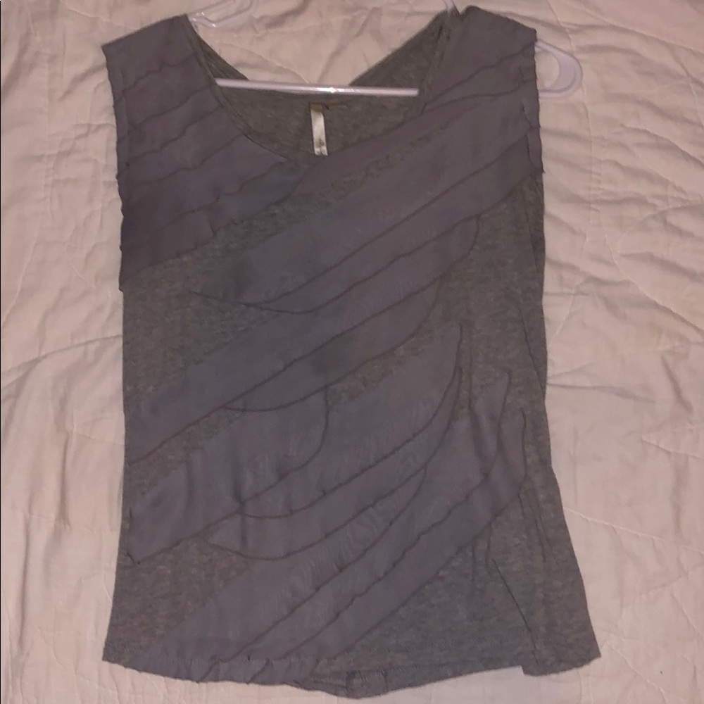 gray tee - Picture 3 of 4
